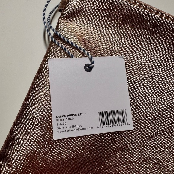 ROSE Gold Metallic Pouch - Picture 5 of 5